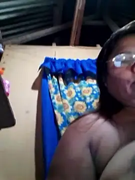 Snapshot of Huge_mama69 chatting on February 25, 8:29 pm Huge mama69 online show from February 25, 8:29 pm