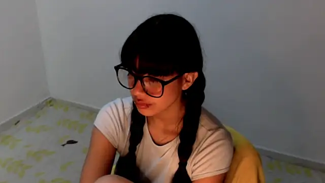 meganmiauu online show from June 6, 5:23 am