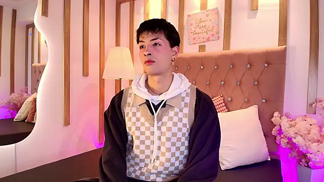 Snapshot of OzorioDany chatting on February 19, 4:19 am OzorioDany online show from February 19, 4:19 am