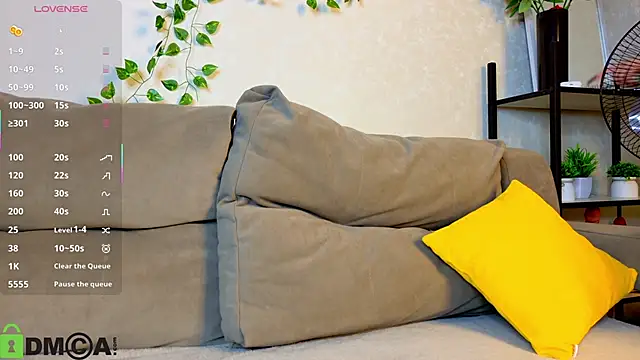 Roxy Sunnny online show from October 31, 9:32 am