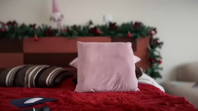 Reddgiirl online show from December 15, 9:13 am