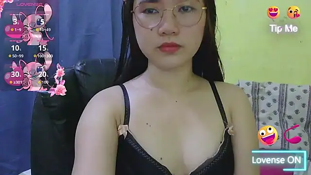 Snapshot of HornyAsian4uxx chatting on May 31, 9:27 am HornyAsian4uxx online show from May 31, 9:27 am