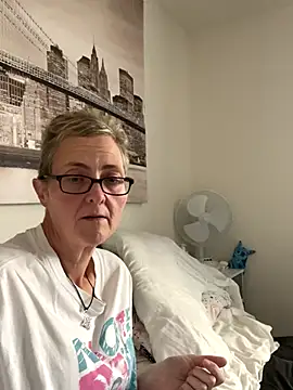 Curvy-Jinx online show from November 10, 8:24 am