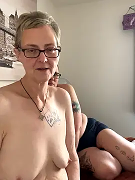 Curvy-Jinx online show from December 5, 10:02 am