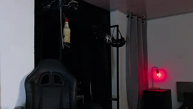 Angelabl0odborne online show from October 4, 9:46 pm