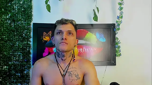 Snapshot of Kieran_kian chatting on April 24, 1:30 am Kieran kian online show from April 24, 1:30 am