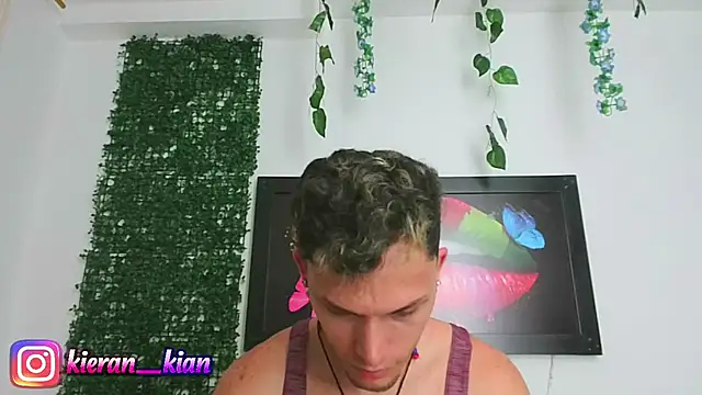 Snapshot of Kieran_kian chatting on May 1, 3:55 am Kieran kian online show from May 1, 3:55 am