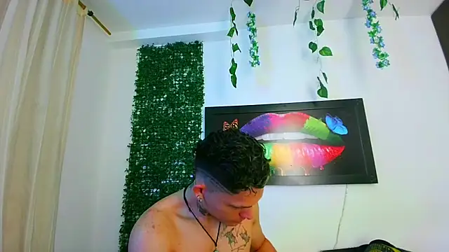 Snapshot of Kieran_kian chatting on May 13, 12:19 am Kieran kian online show from May 13, 12:19 am