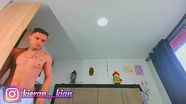 Snapshot of Kieran_kian chatting on June 18, 10:14 pm Kieran kian online show from June 18, 10:14 pm