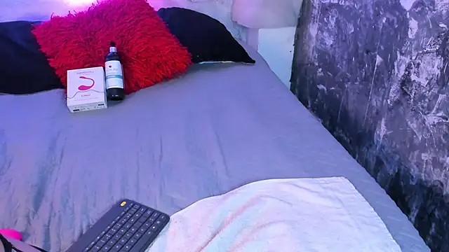 Snapshot of katierouge_ chatting on September 21, 5:42 am katierouge online show from September 21, 5:42 am