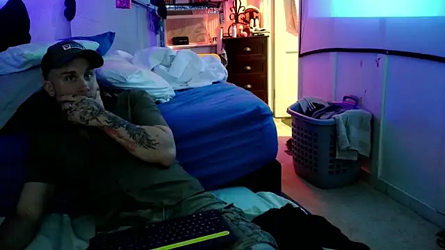 Luv2SuckBWC92 online show from September 23, 2:03 am