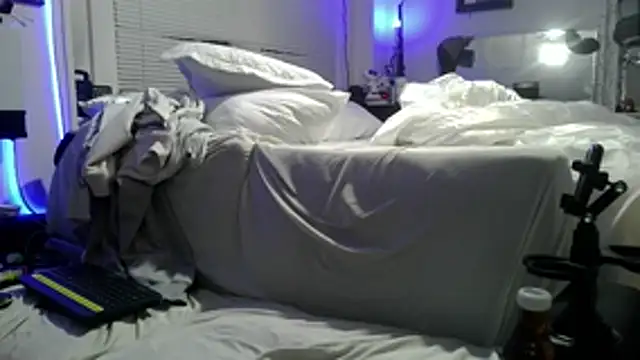 Luv2SuckBWC92 online show from November 6, 11:26 pm