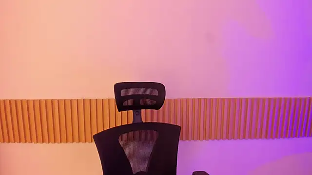 OliviaSweett online show from October 6, 7:00 pm