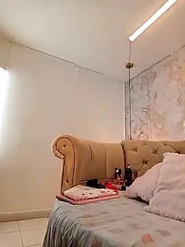 nathaliamiller online show from December 18, 7:31 pm