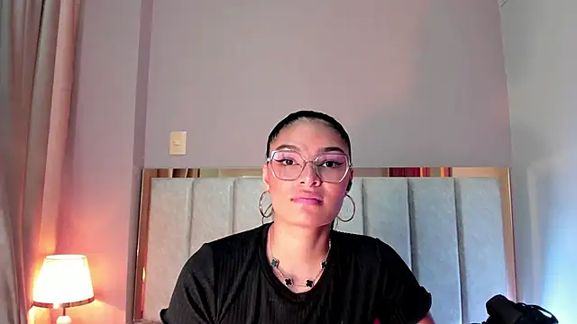 LunaAspen  online show from November 10, 5:56 pm