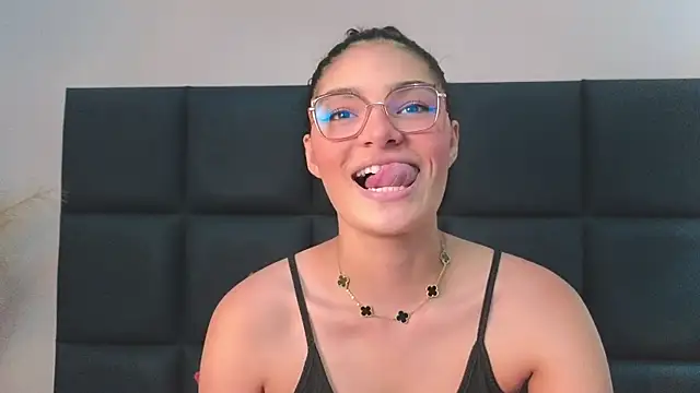 LunaAspen  online show from April 8, 5:57 pm