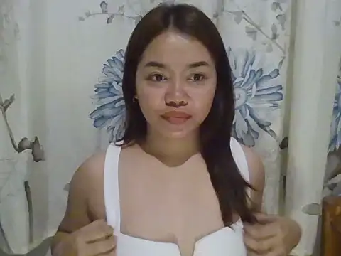Snapshot of tinka_bella chatting on July 6, 9:50 pm tinka bella online show from July 6, 9:50 pm