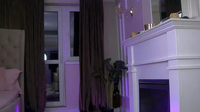 EmaHallee online show from April 3, 2:31 am