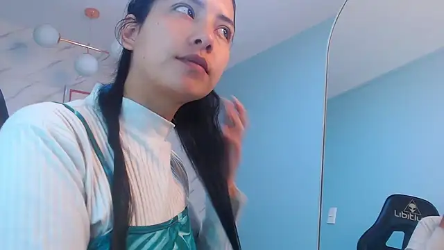 victoria hernandez t  online show from March 31, 1:11 pm