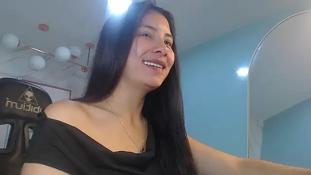 victoria hernandez t  online show from May 22, 1:06 pm
