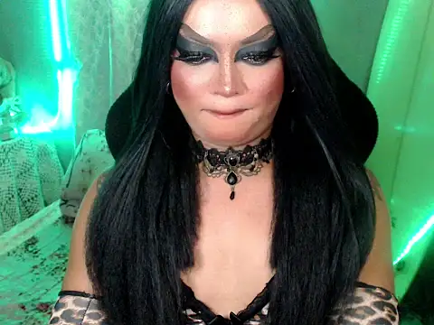 Snapshot of xxXMissCessXxx chatting on June 15, 3:47 pm xxXMissCessXxx online show from June 15, 3:47 pm