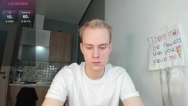 Snapshot of Kevin_Young_Cat chatting on October 30, 3:35 pm Kevin Young Cat online show from October 30, 3:35 pm