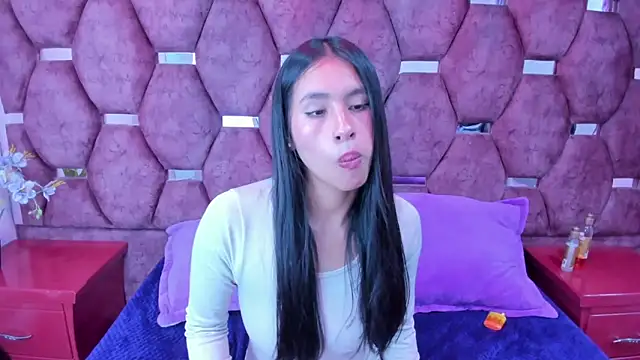 Miaa Davis  online show from December 18, 2:39 am