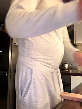 Snapshot of Michel_huge chatting on November 12, 4:35 am Michel huge online show from November 12, 4:35 am