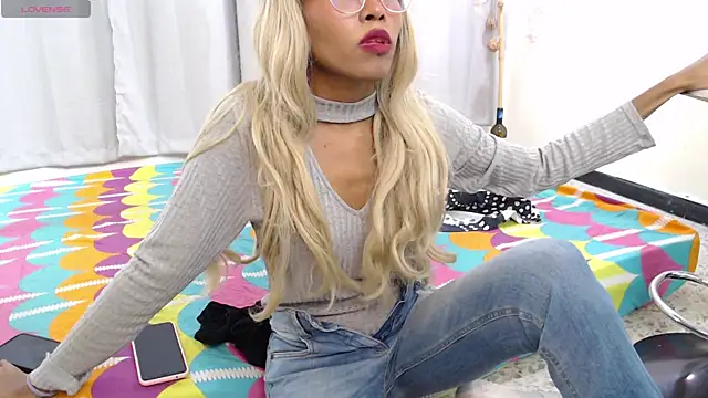 Anniie miller  online show from October 1, 7:31 pm