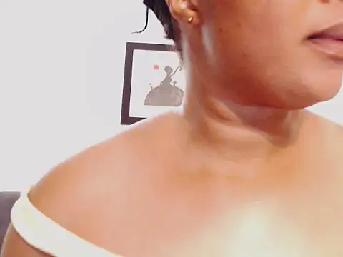 xMoreOfAmor online show from November 11, 5:24 pm