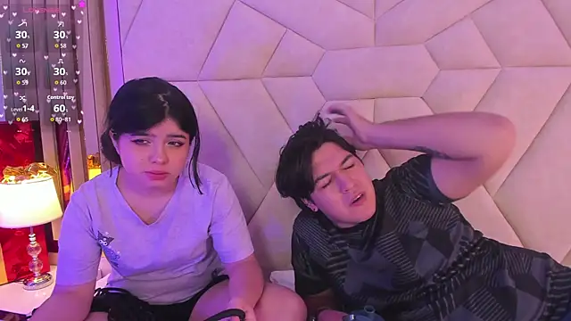 EmilyANDrew  online show from December 15, 4:50 am