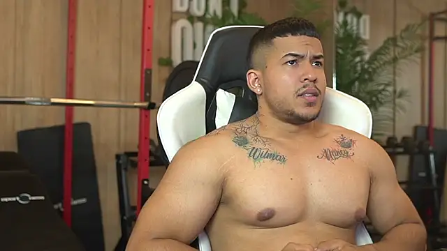Thiago Valente online show from May 19, 1:56 am