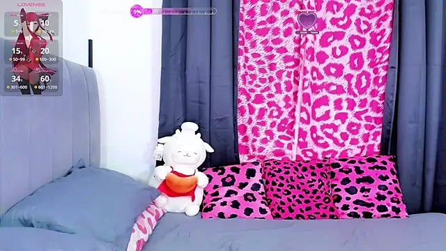 Snapshot of crisbunny_x chatting on July 25, 12:42 am crisbunny x online show from July 25, 12:42 am