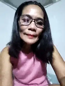 Snapshot of ImYourWoman_55 chatting on April 30, 1:39 pm ImYourWoman 55 online show from April 30, 1:39 pm