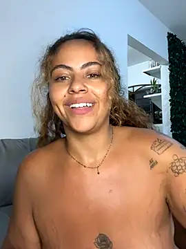 Chloe Leaozinho online show from November 2, 4:48 am