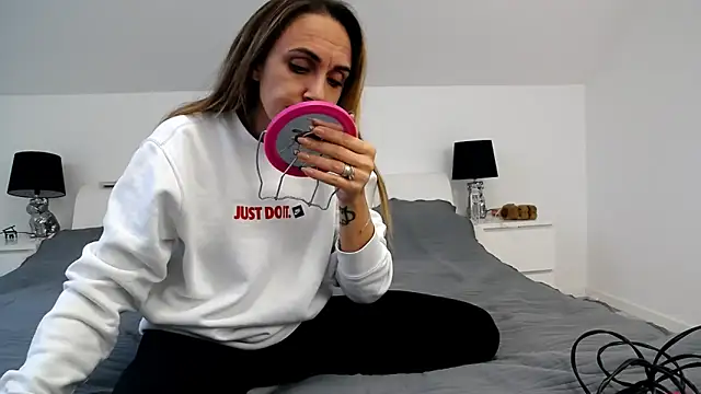 ArabianMalikah online show from November 11, 6:35 am