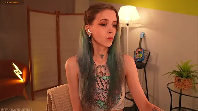 violetesa online show from September 25, 1:15 pm