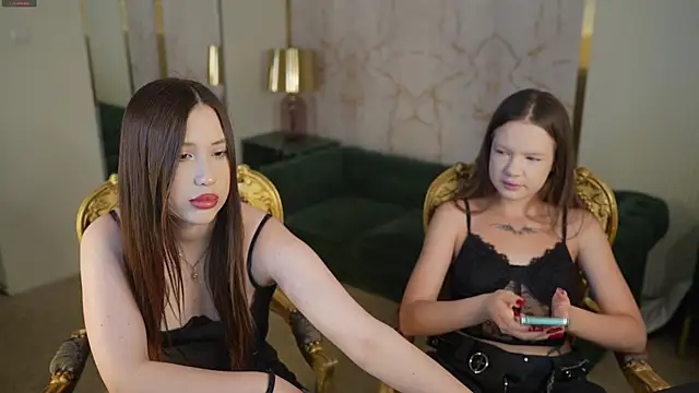 Claire Dreams online show from October 3, 2:25 pm