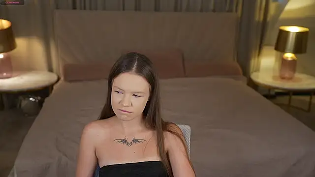 Claire Dreams online show from October 8, 2:25 pm