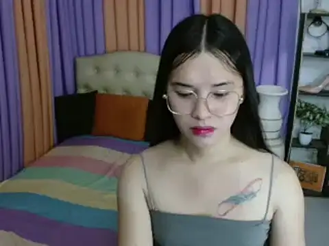 SeductiveAppleTS online show from December 3, 5:15 am