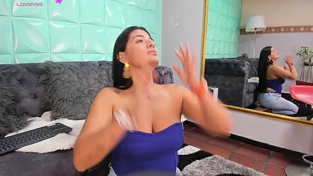 SailonTeen online show from November 28, 9:06 pm