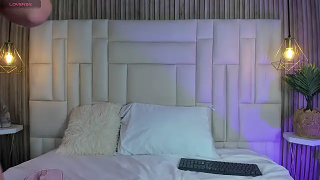 LovelyEyesx online show from April 15, 5:09 pm