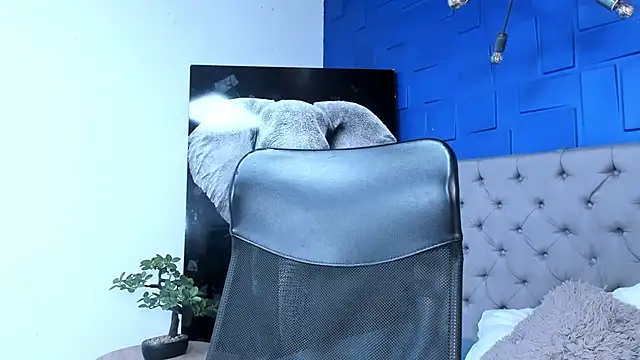 andres-clark92 online show from October 4, 5:44 pm