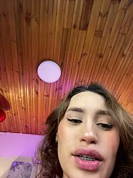 juliana-mancini online show from February 14, 11:51 am