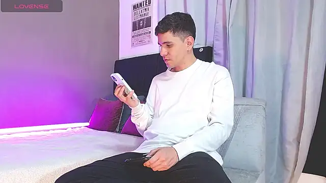 Matteo12  online show from November 11, 11:49 pm