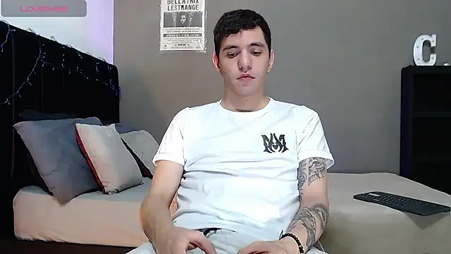 Matteo12  online show from December 15, 4:50 am