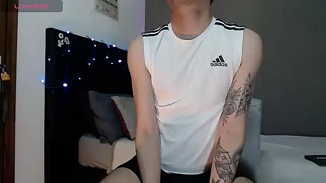 Matteo12  online show from December 17, 4:51 am