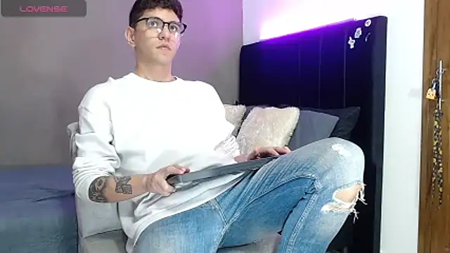 Matteo12  online show from April 18, 1:31 am