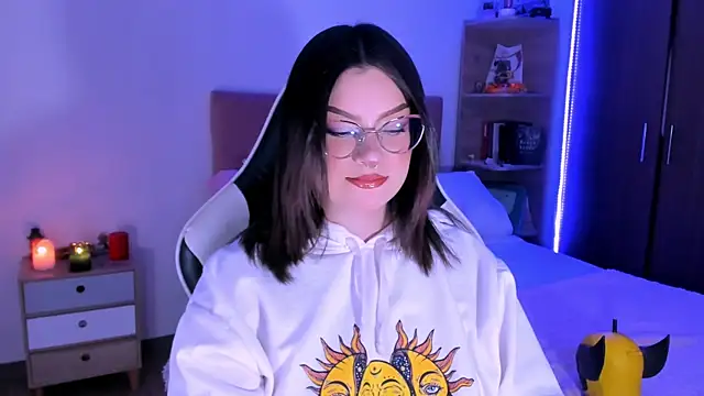 OphelianaRose33 online show from November 18, 10:14 pm