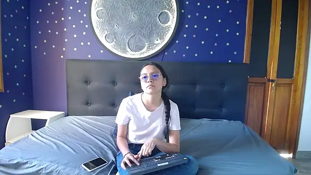 Snapshot of katalina07_1 chatting on November 4, 12:59 pm katalina07 1 online show from November 4, 12:59 pm